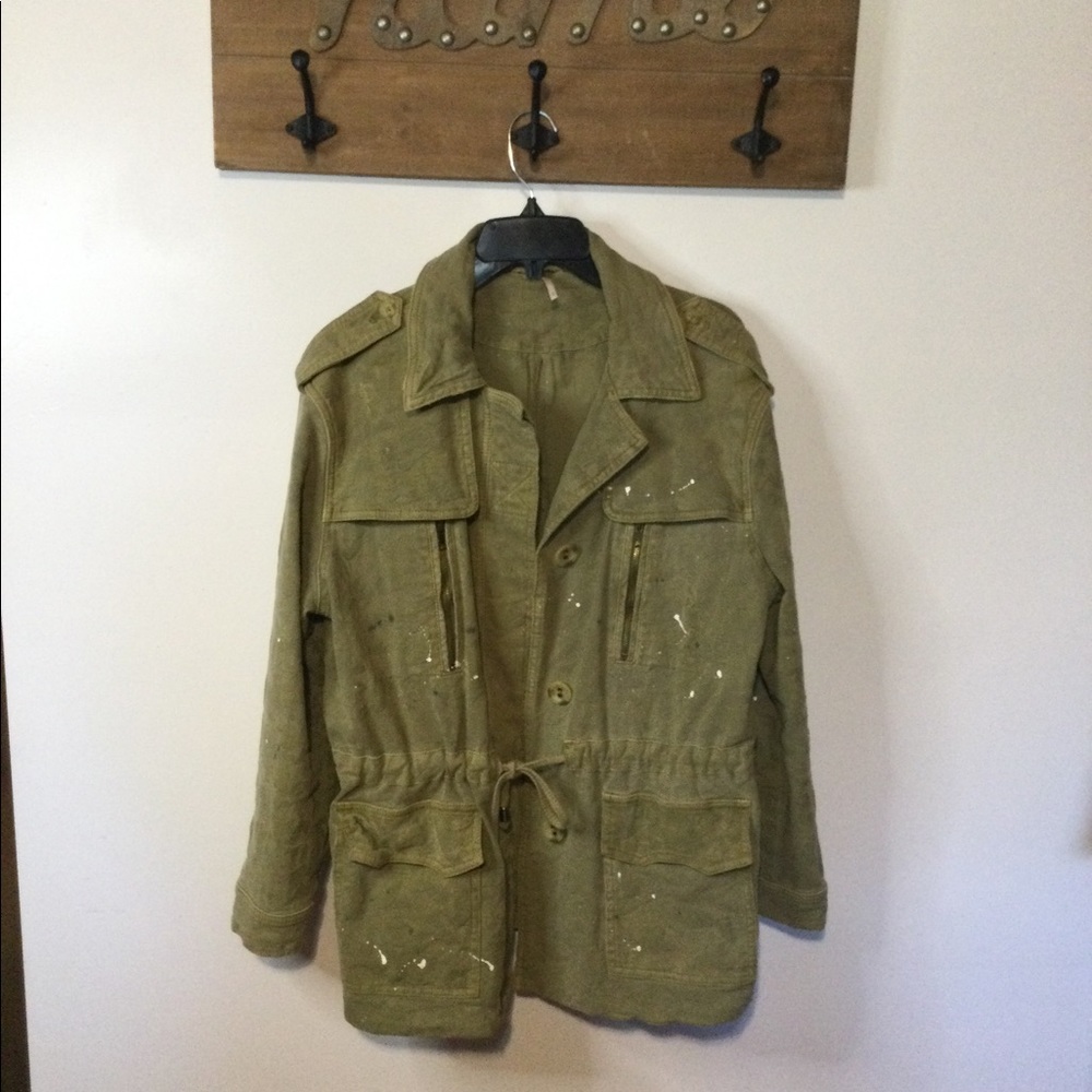 FREE PEOPLE ARMY DISTRESSED JACKET Like New! Reduced Shipping 5⭐️ Guarantee